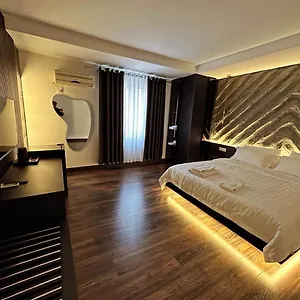  Guest house Tirana Central Rooms